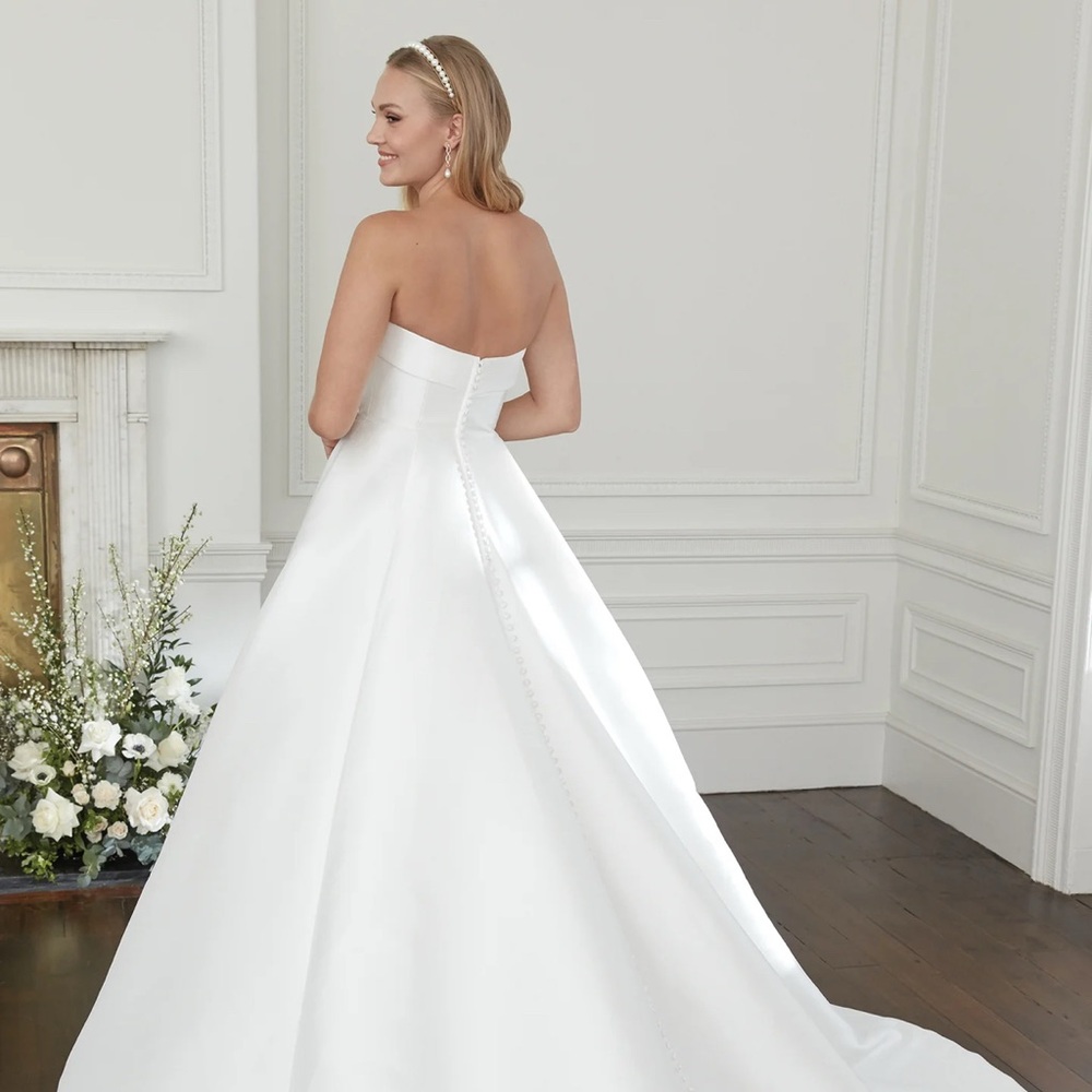 Sincerity Bridal Ivory Gown - Picture 3 of 10